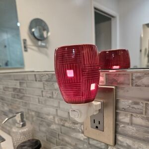 Scentsy Wall Plug In Scarlett Weave NEW bulb in box!